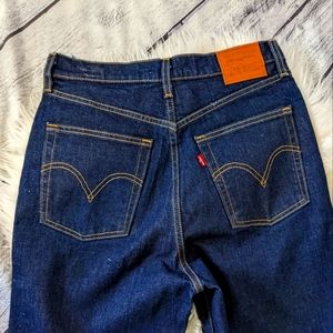 NWOT. Levi's Ribcage Jean's 29